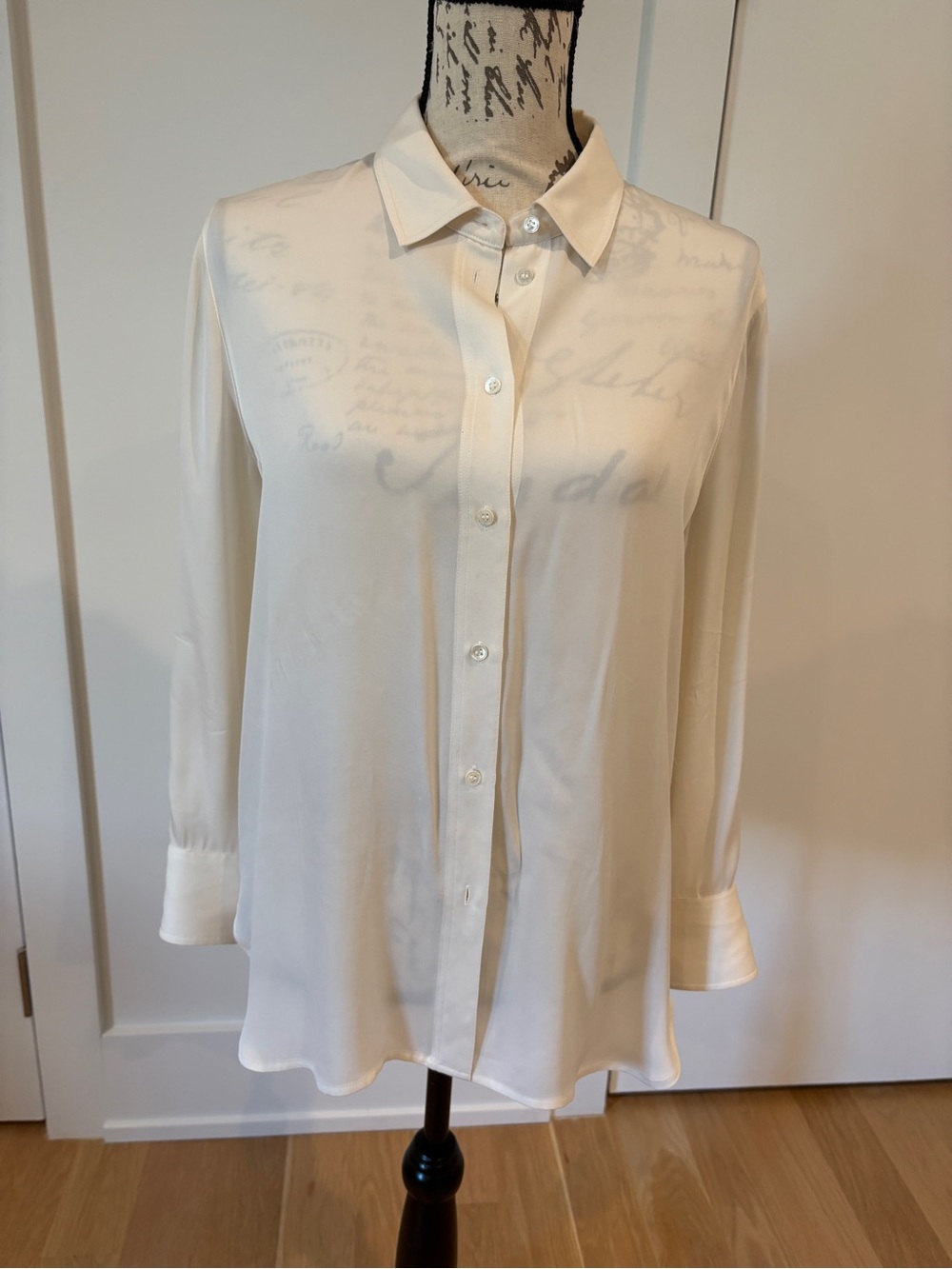 Vince Ivory Silk Button-Front Blouse L sleeves 21 inch